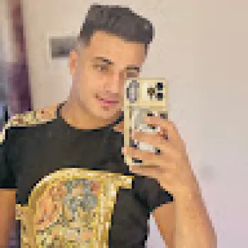 حٌَّسنِيِّ مَمَدِوِحٌ